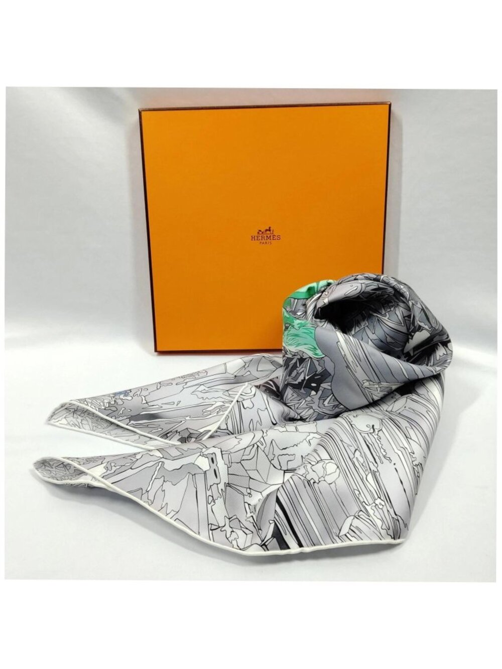 Authentic Hermès La Vallée de Cristal Carré 90 Silk Scarf - Picture 3 of 10